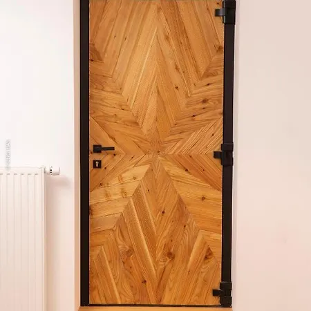 Schmelz Huette Mit Sauna Und Garten シャレー *