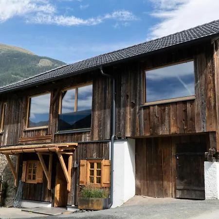 Schmelz Huette Mit Sauna Und Garten シャレー *